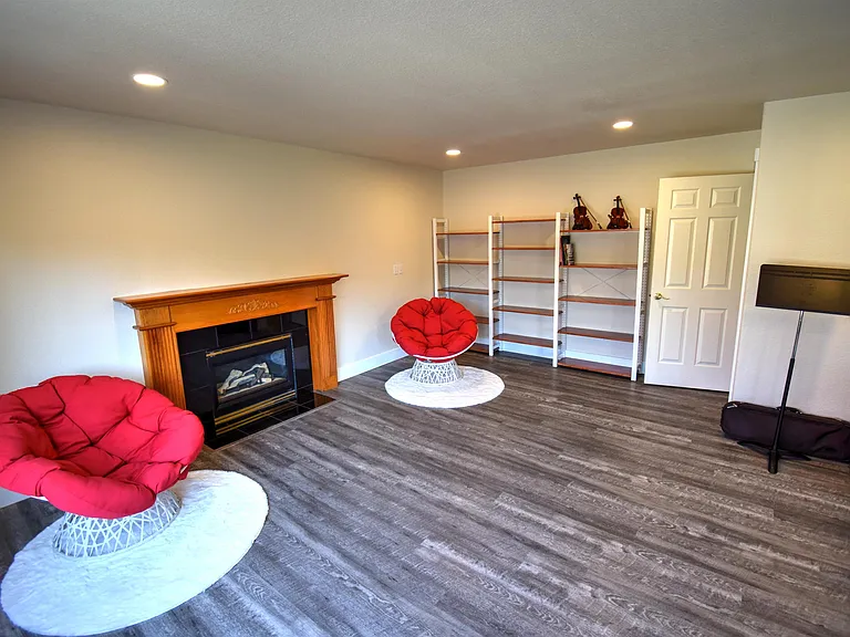 2918 Lohman Ct SE — Photo 17