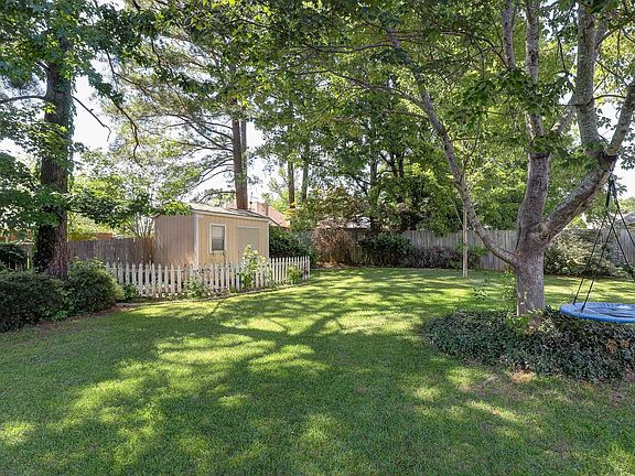 2nd image of 14 Ashleigh Cir