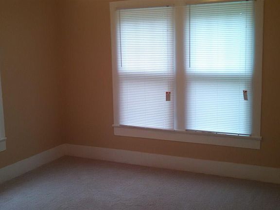 3rd image of 905 Magnolia Dr NW