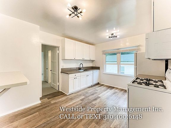 2nd image of 1127 Ocean Park Blvd #3