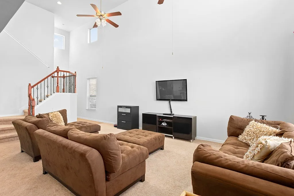 Spacious 3 Bed, 2.5 Bath Austin Home with 2-Car Garage! — Photo 4