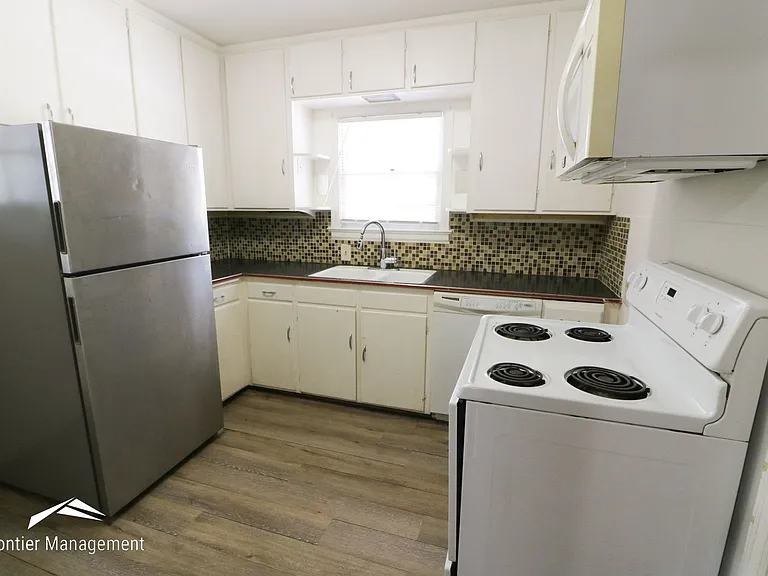 1849 Anderson Ave — Photo 2