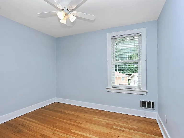 804 Center Ave — Photo 11