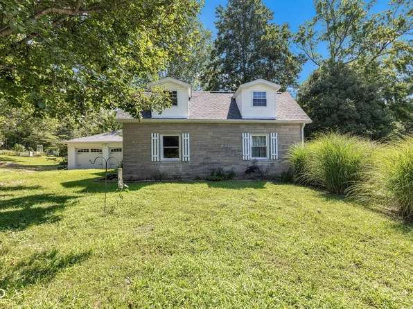 1527 N Washington St, Danville, IN 46122