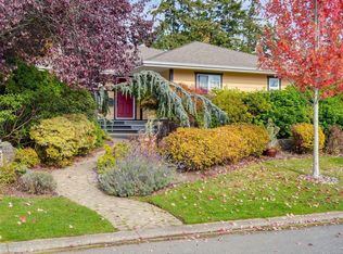 1158 Hadfield Ave, Esquimalt, BC V9A5N7