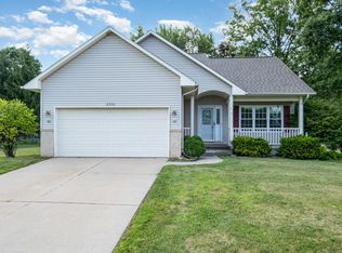 2301 Forest Crk, Burton, MI 48519