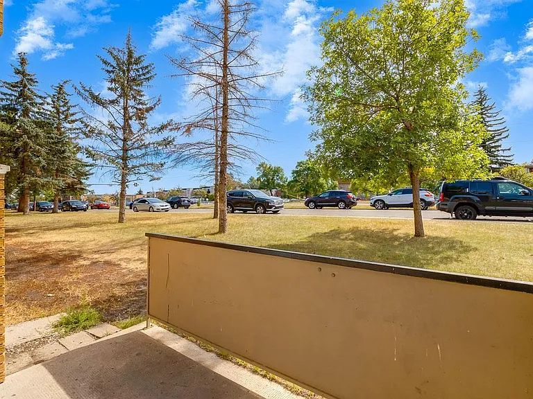 10 Frobisher Blvd SE — Photo 47