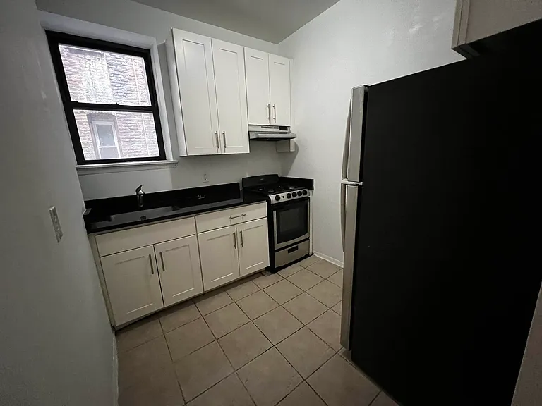 217 E 33rd St #2FW — Photo 6