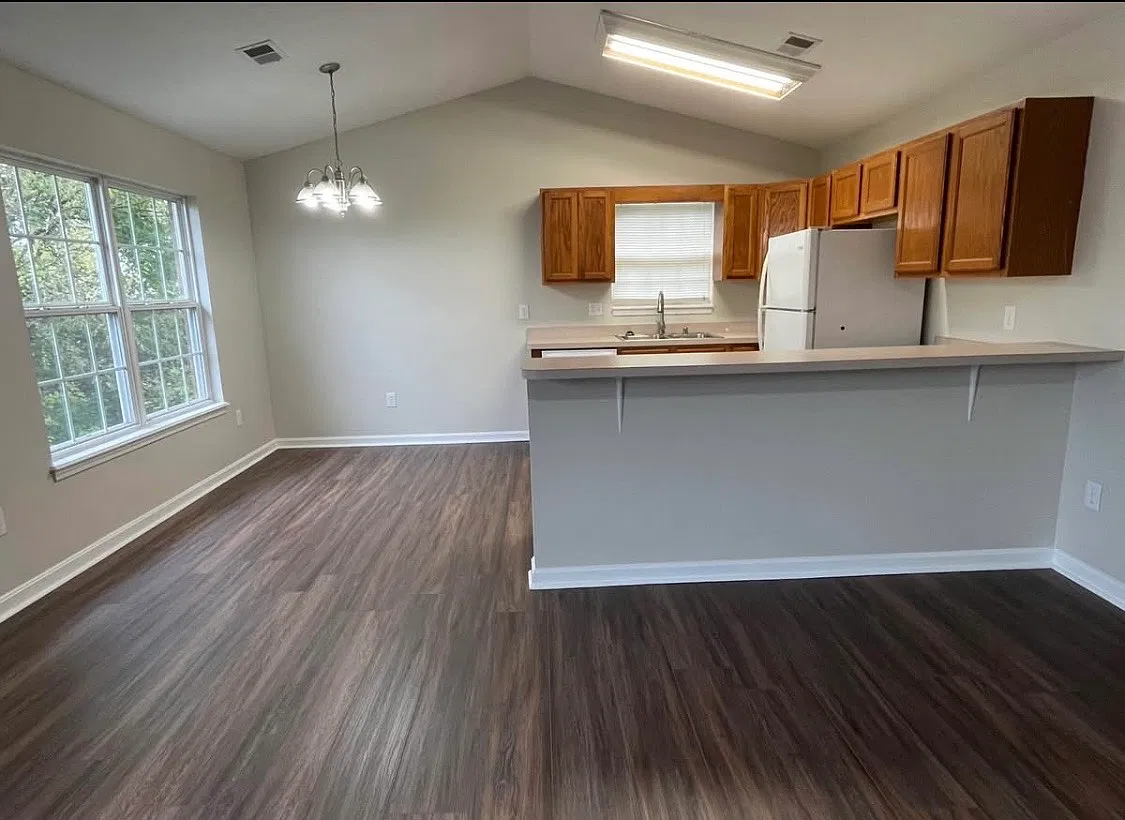 2 bed, 1100 sqft, $1,075 — Photo 2