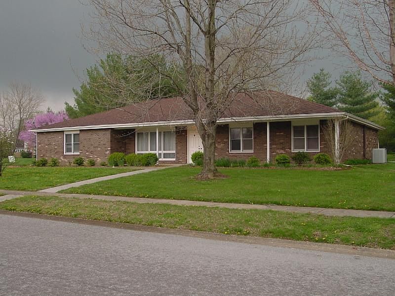 1st image of 122 S Violet Ln