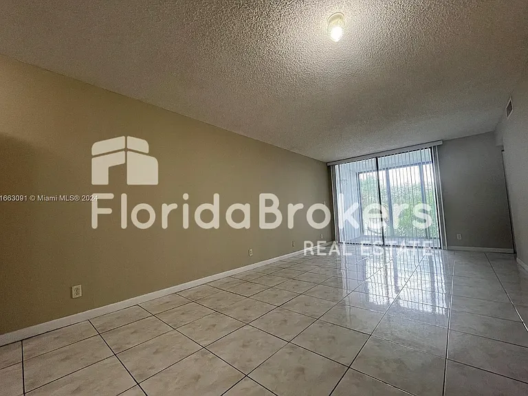 212 Lake Pointe Dr #209 — Photo 3