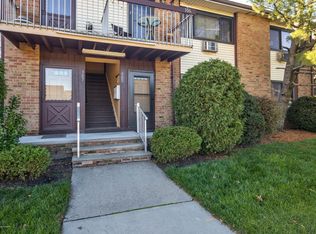 305 Cricket Ln #305, Woodbridge, NJ