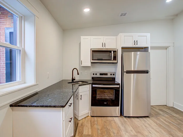 11 E Walnut St #2 — Photo 8