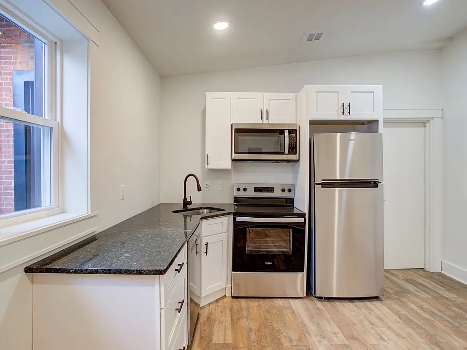 11 E Walnut St #2