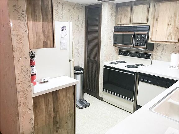 2nd image of 5168 Lazy Oaks Dr