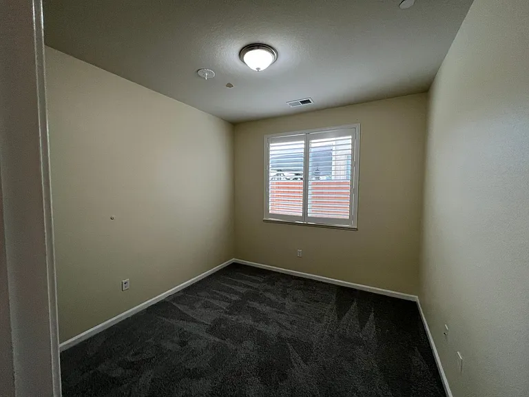 1484 Rock Springs Ave — Photo 4