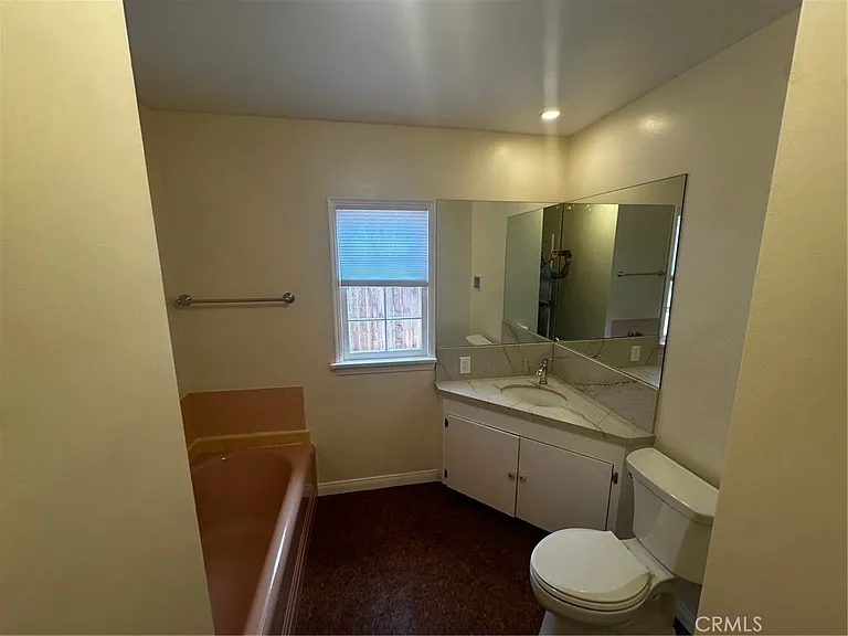 2151 N Altadena Dr — Photo 21