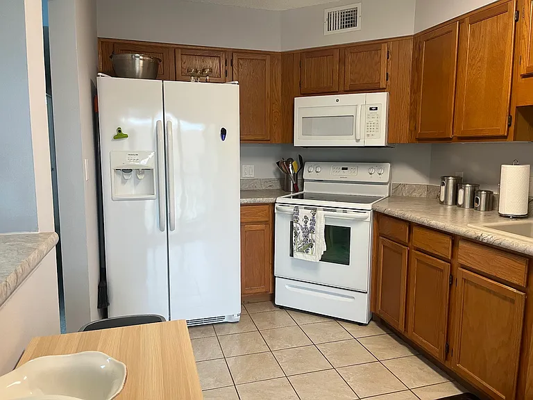 1924 Westminster Cir #6 — Photo 8