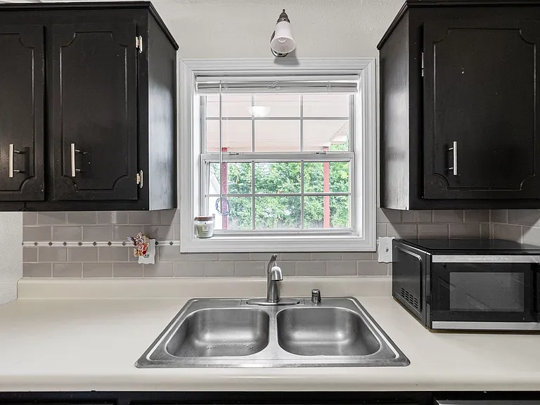919 Van Buren Ave — Photo 11