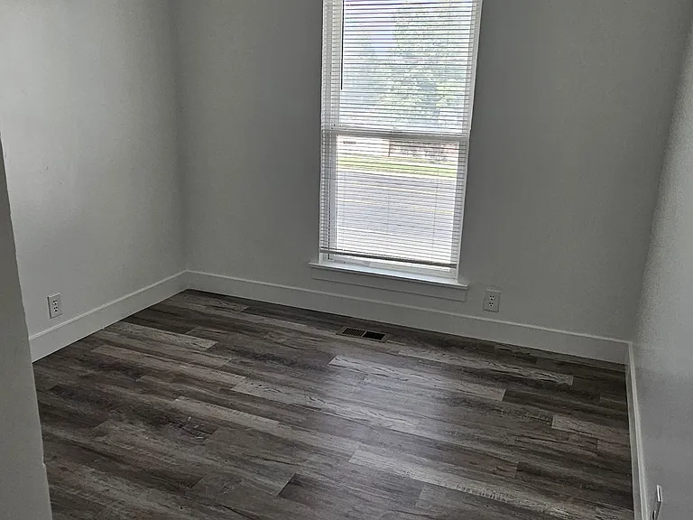 11809 S 1000 E — Photo 7