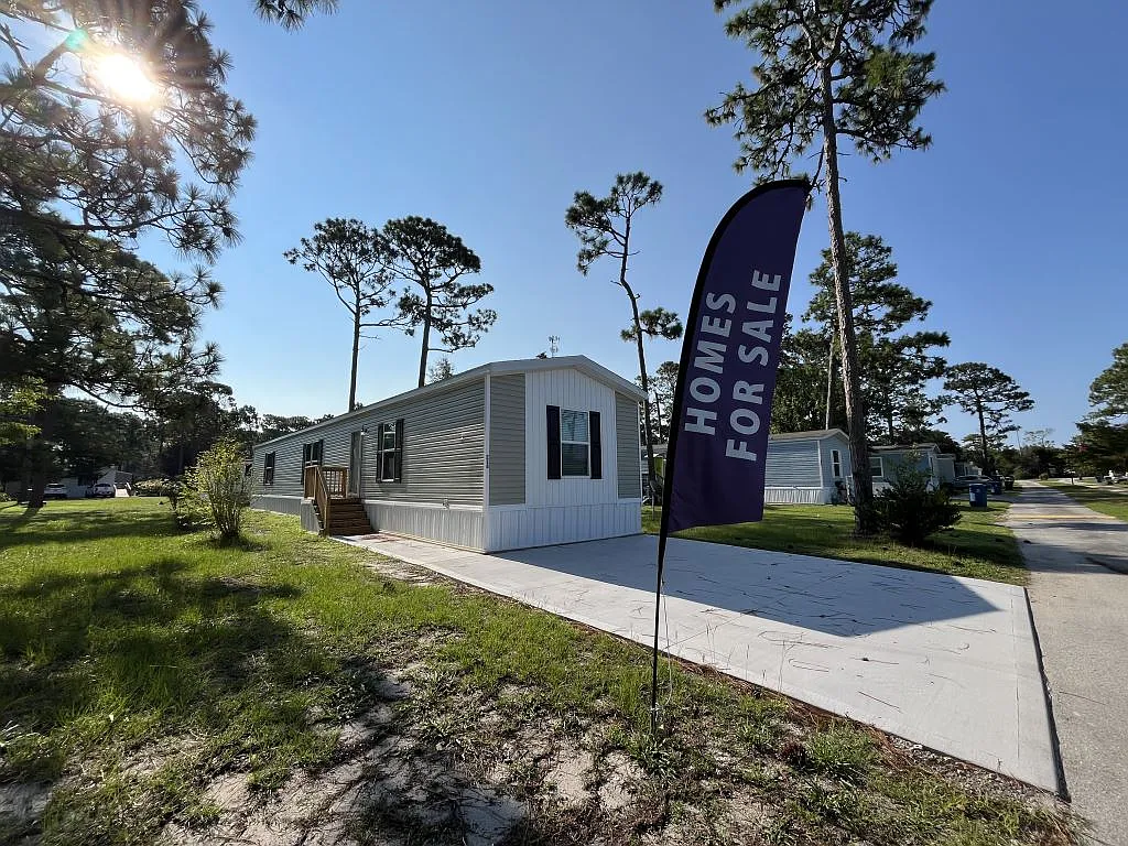 3 bed, 2.0 bath, 1143 sqft, $1,600 — Photo 2