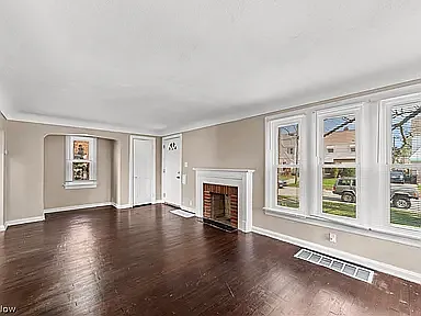 3 bed, 1374 sqft, $1,650 — Photo 2