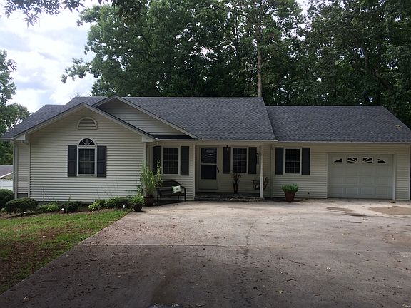 4th image of 303 Dixon Dr