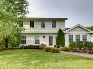 1810 Fairfield Rd, Lindenhurst, IL 60046