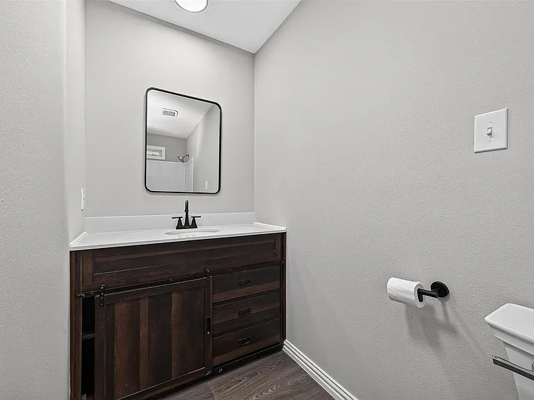 5693 Cessna Dr — Photo 32