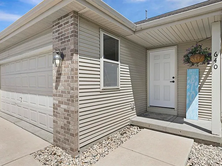 640 Tower Dr #1 — Photo 3