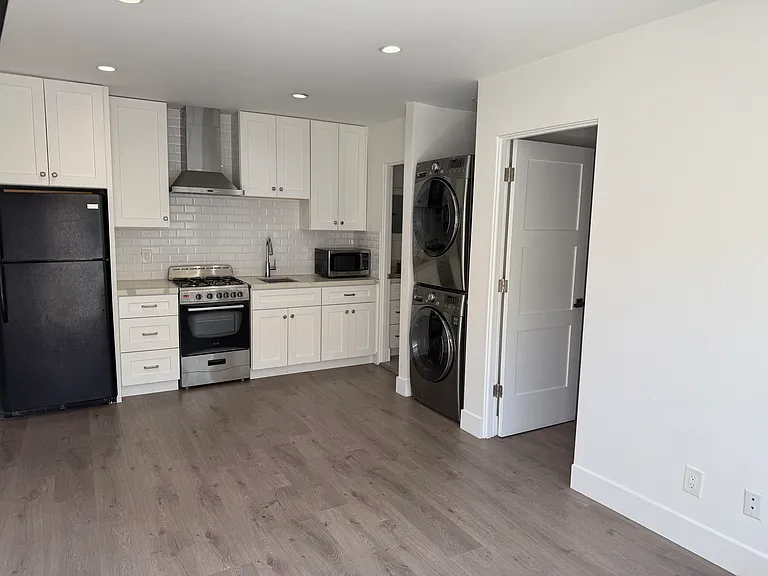5655 Wilkinson Ave — Photo 8