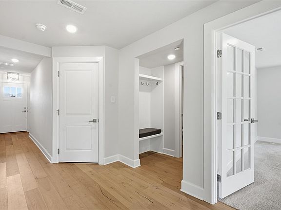 4th image of 600 Spruce Ln