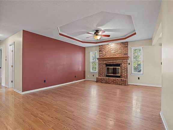 3rd image of 400 SE Mount Vernon Dr