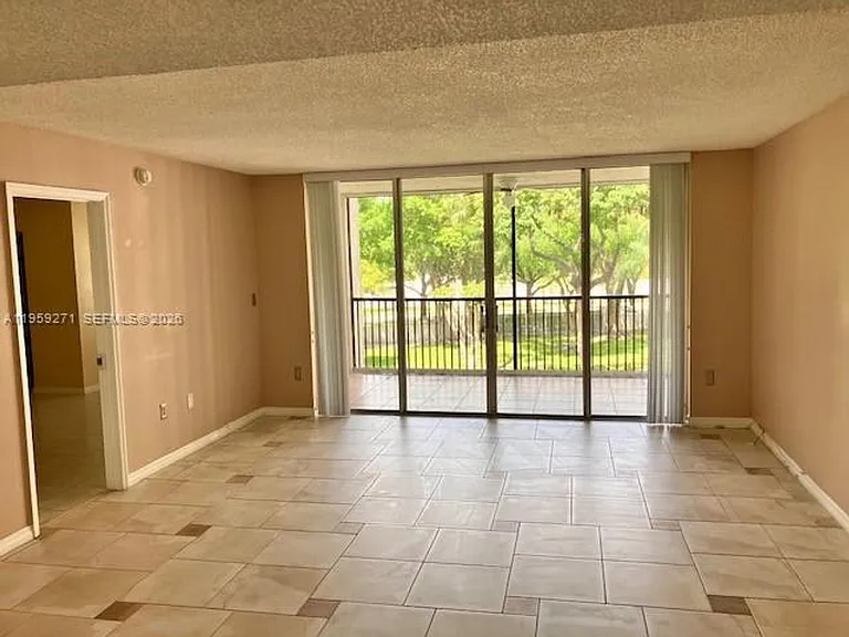 3910 Inverrary Blvd #304-B — Photo 3