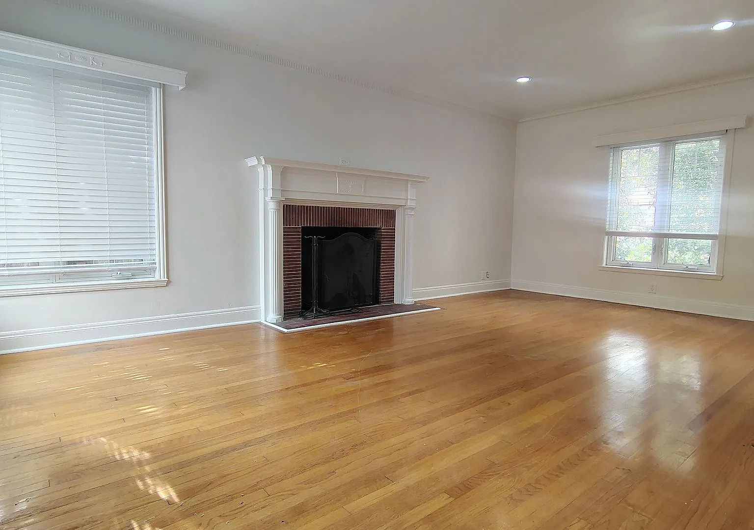 10974 Strathmore Drive — Photo 2