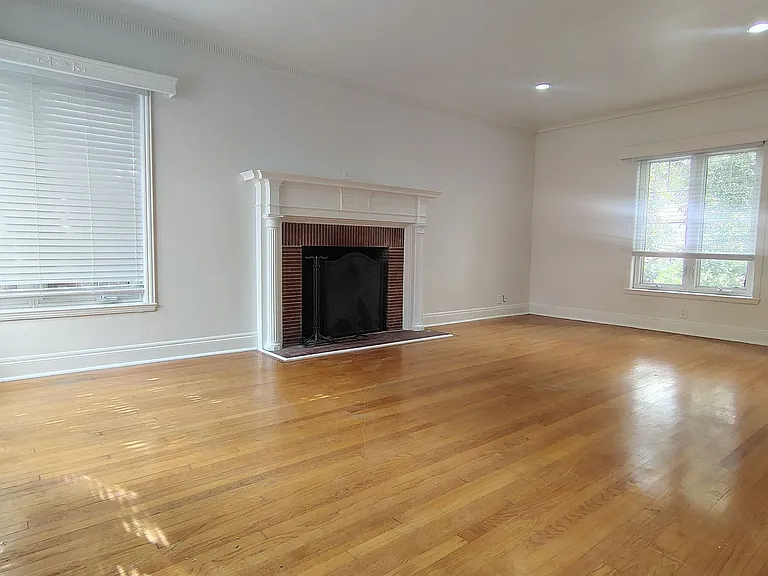 10974 Strathmore Dr — Photo 2