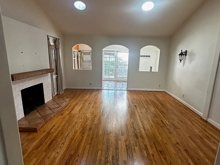 7723 Lexington Ave — Photo 5