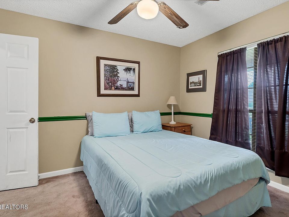 31st image of 449 Foss Rd