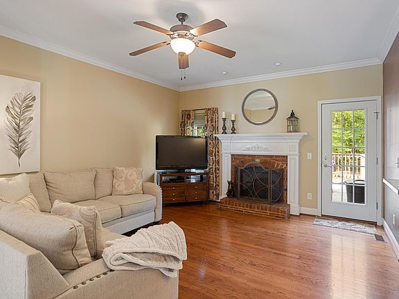 5th image of 389 Olivia Ln