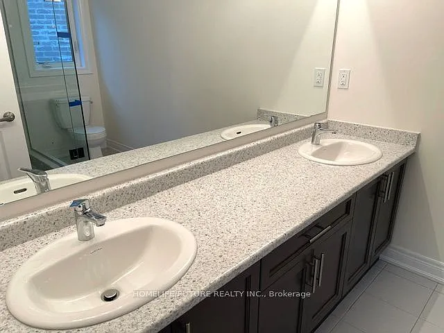 15 Wesley Brooks St — Photo 18