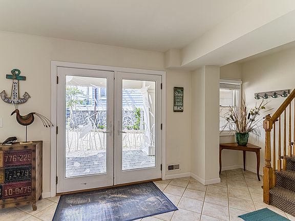 3rd image of 3608 Long Beach Blvd