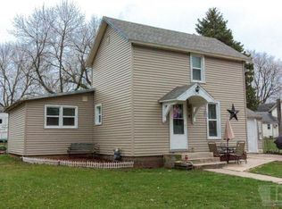 215 3rd St NW, Hampton, IA 50441