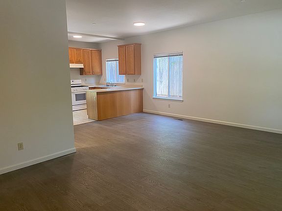 4th image of 304 5th St W #B