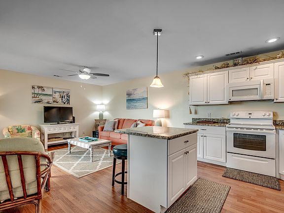 4th image of 618 N Waccamaw Dr. #B4