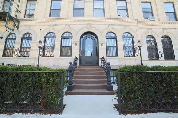 Rented by Evergreen Apartments BK | media 46