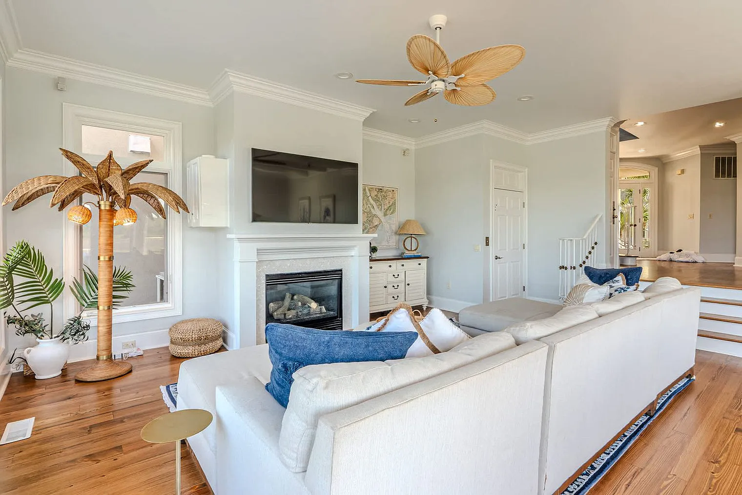 6 bed, 6.0 bath, 4068 sqft, $13,641 — Photo 2