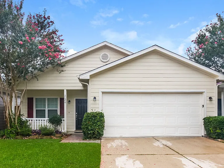 21327 Sweet Grass Ln — Photo 1