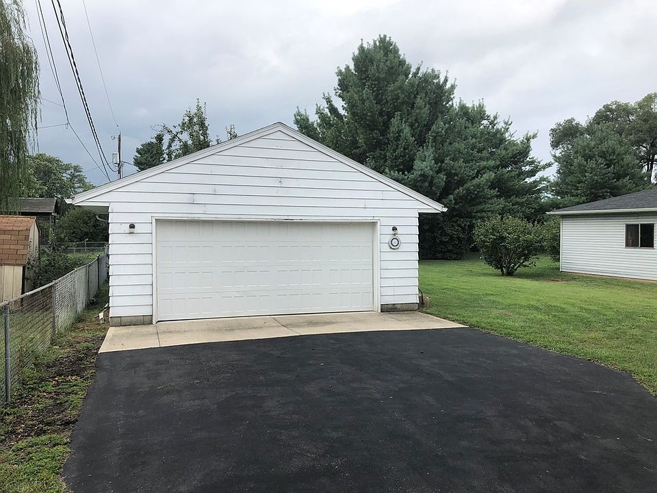 2nd image of 4 Neenah Rd