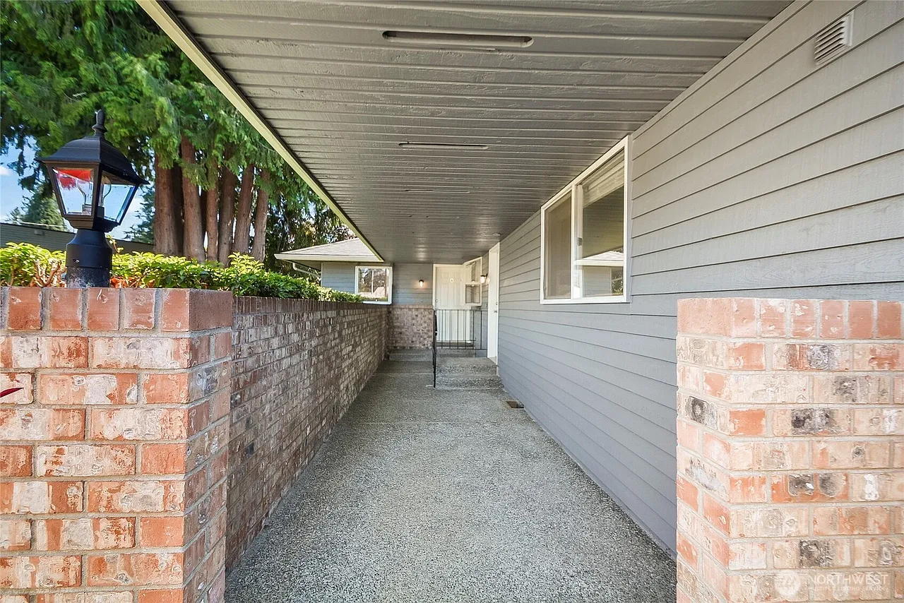2 bed, 896 sqft, $2,050 — Photo 2