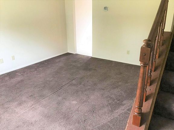 4th image of 810 Jackson Ln #810